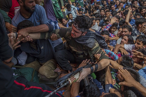 Kashimiri Militants Honor Fallen Rebels