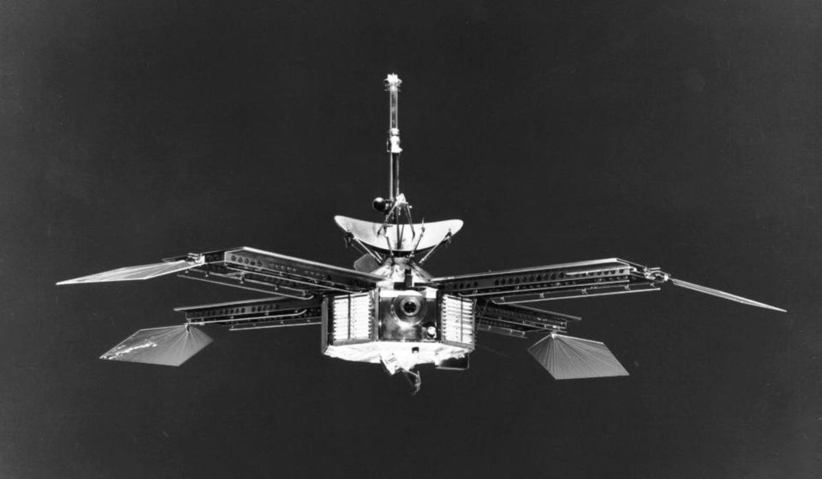 The U.S. spacecraft Mariner 4 launched—on its way to the first successful mission to Mars.