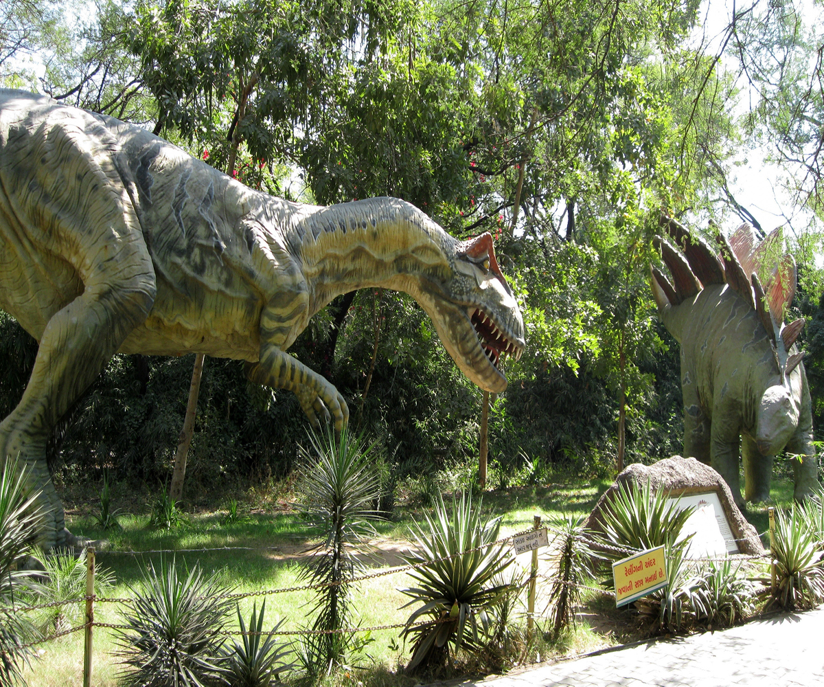 Dinosaurs Park by FabSubeject via Wikimedia Commons